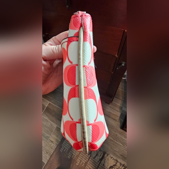 Coach Peyton Dream C Wristlet Leather Pomegranate F50590 EUC - Picture 9 of 13